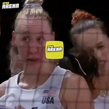 A Milli Kadın Voleybol Takımı'nın maçında bir anda çalan Müslüm Gürses şarkısı sporcuları şaşkına çevirdi