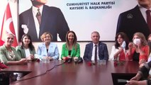 CHP Kadın Kolları Genel Başkanı Nazlıaka, partilileriyle bir araya geldi