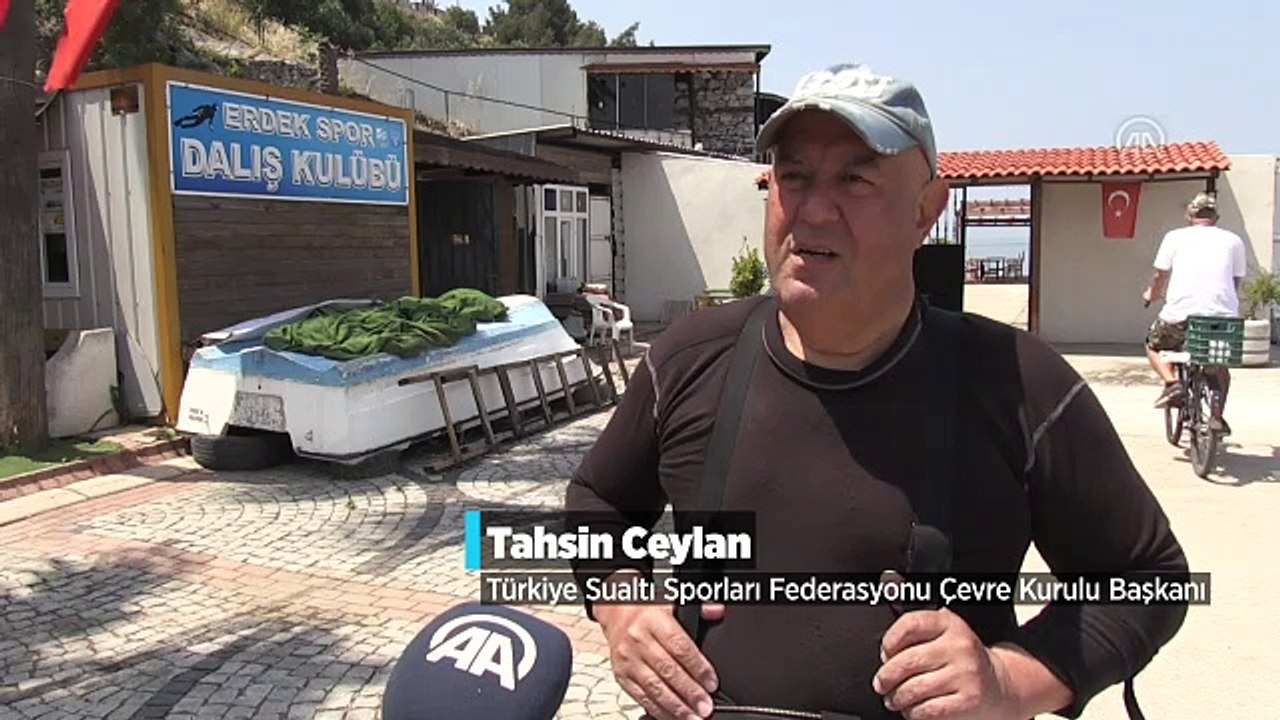 Tahsin Ceylan, Marmara Denizi'nde müsilaj kaynaklı tahribatı görüntüledi.