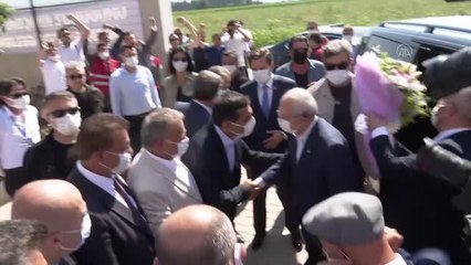 Kılıçdaroğlu, Ödemiş'te kahvehanelerde mola vererek vatandaşlarla sohbet etti