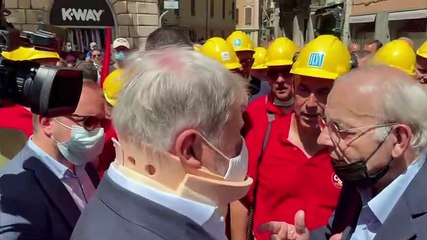 Lavoratori dell'acciaio in piazza, faccia a faccia Bucci-Grondona