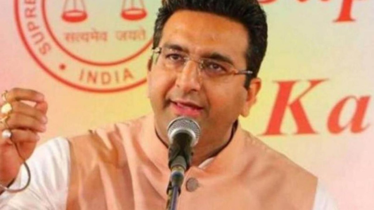Twitter vs Govt:Gaurav Bhatia says Twitter will be punished