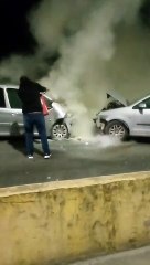 Carro pega fogo após acidente na Ponte do Trabalhador, em Joinville