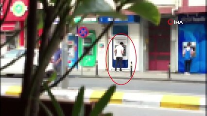 Yasa dışı bahisten kazandığı paraları ATM’den çekerken yakalandı