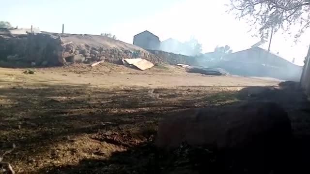 Köyde çıkan yangında 4 ev ve 1 traktör yandı