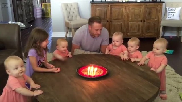 La réaction de ce bébé quand son père souffle une bougie est hilarante