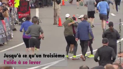 Cette femme atteint la ligne d'arrivée