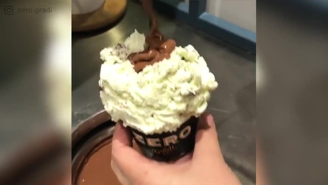 Après avoir vu cette vidéo, vous aurez forcément envie d'une glace !