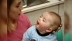 Ce bébé entend la voix de sa maman pour la première fois. Emouvant