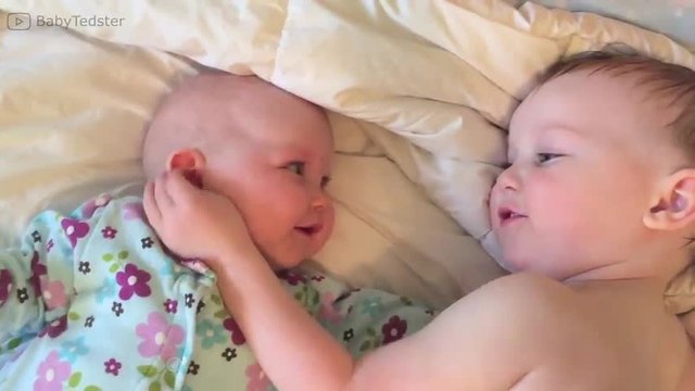 Découvrez la méthode magique de ce garçon pour calmer sa petite soeur