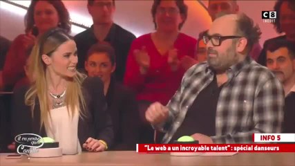 Capucine Anav nous montre ses fausses fesses