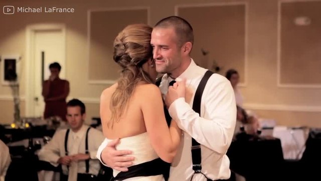 Une danse très émouvante pour ce mariage !