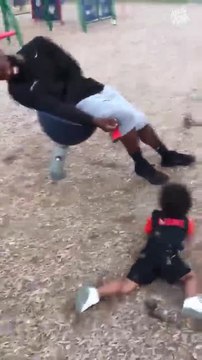 Ce petit garçon est vraiment trop mignon !