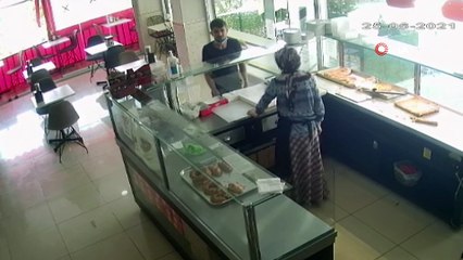 Çay alma bahanesi ile börekçiye girdi, sadaka kutusunu böyle çaldı