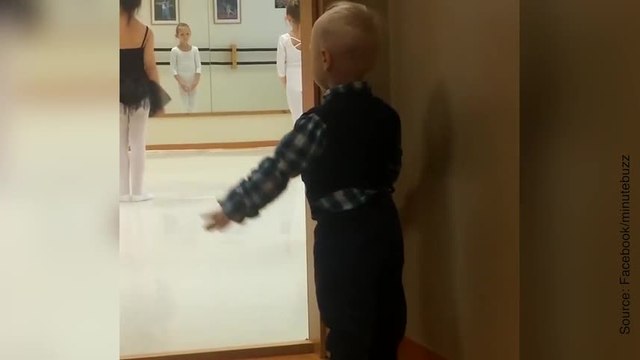 Ce garçon a vraiment l'air d'aimer la danse classique