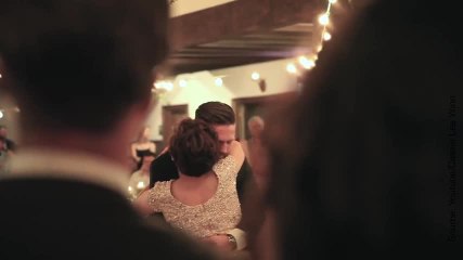 Handicapée, elle danse avec son fils pour son mariage
