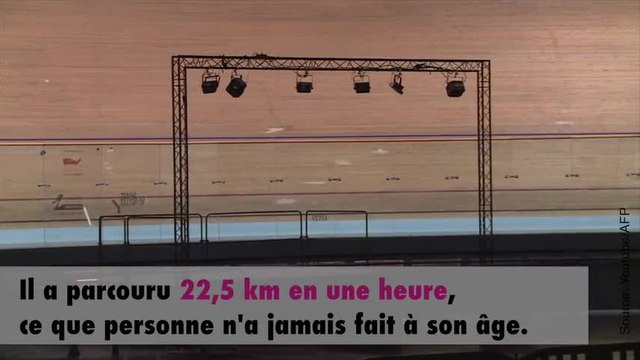 A 105 ans, il garde la forme sur son vélo