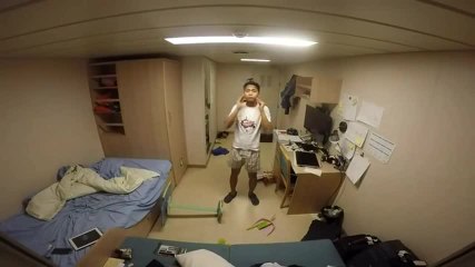 Le quotidien pas facile dans une cabine d’un cargo