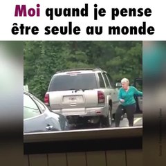 Une grand-mère qui danse