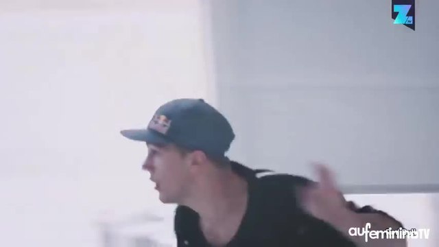 Quand une star de parkour prend l’avion, ça décoiffe !