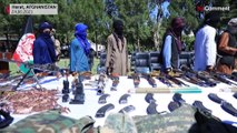 Von der Regierung organisiert: Taliban in Herat geben Waffen ab