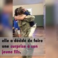 Une femme soldat fait une surprise à son fils