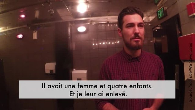 Une étrange discussion face au miroir des toilettes...