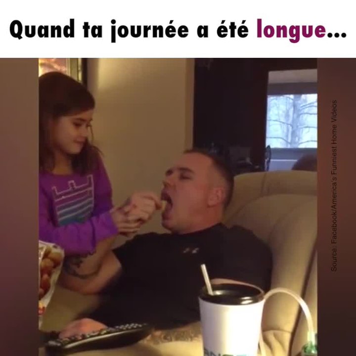 Ce père s'endort en mangeant des chips