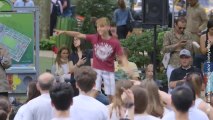 Un flashmob qui demande la participation des passants