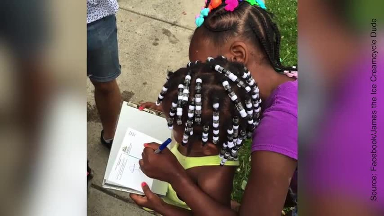 Le Ice Cream Dude apprend à écrire aux jeunes enfants