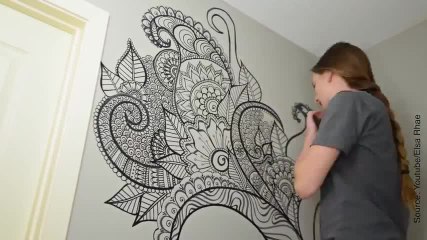 Un arbre dessiné au feutre sur un mur