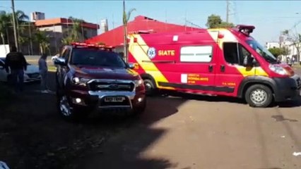 Mulher tem forte contusão na cabeça após colidir com veículo, no Bairro Coqueiral