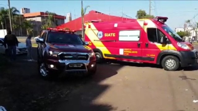 Mulher tem forte contusão na cabeça após colidir com veículo, no Bairro Coqueiral