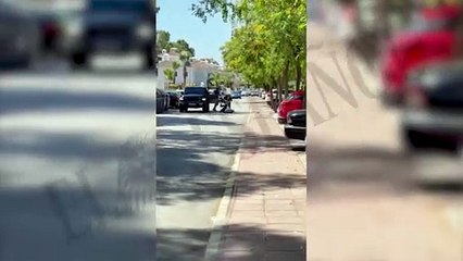 Javier Calle salvando la vida de un anciano este viernes