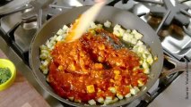 Une recette de courgettes fourrées à la sauce tomate et au chorizo