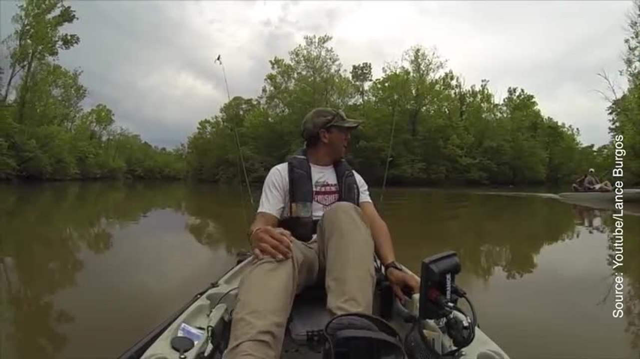Ce qui se trouve au bout de la ligne de ce pêcheur fait trop peur !