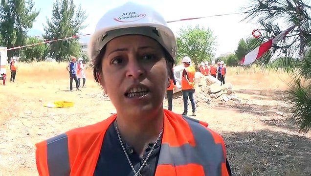 AFAD gönüllüleri aldıkları eğitimlerle uzmanlaşıyorlar