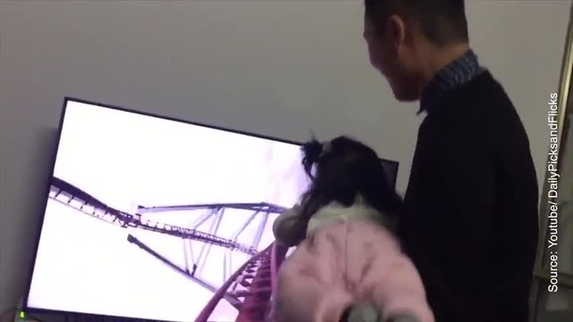 Ce papa sait comment occuper sa fille