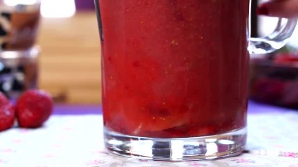 Ce petit cappuccino à la fraise va émerveiller vos papilles !