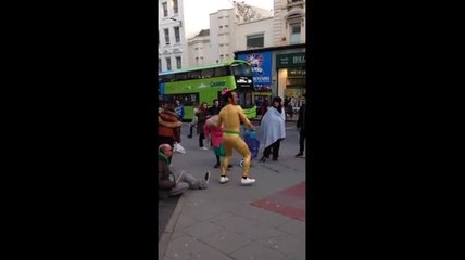 Bonne ambiance dans les rues londoniennes