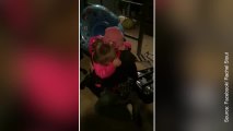 Voilà une petite fille qui aime son grand frère !