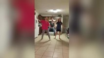 FR_Diese Mädels nehmen ein Tanzvideo auf - doch ahnen nicht, was ihr Vater im Hintergrund treibt