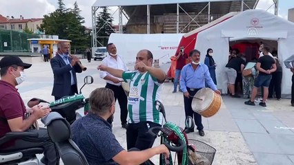 KIRŞEHİR - Taraftar grubundan aşı uygulamasına davul zurnalı destek