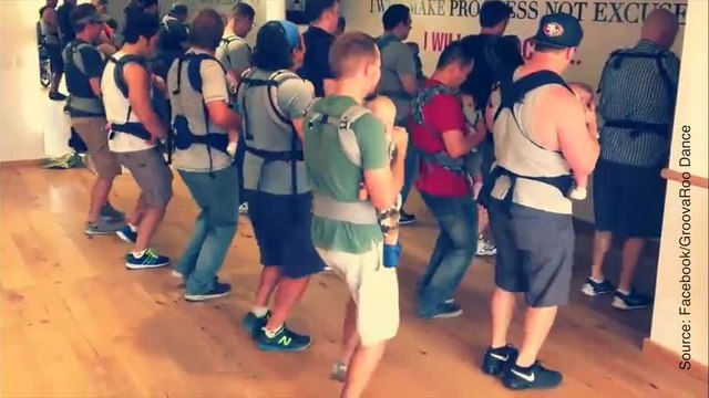 Ces jeunes papas et leurs bébés nous offrent une choré géniale !