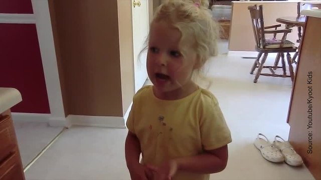 Cette petite fille donne de drôles de noms aux jours de la semaine...