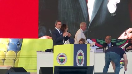 İSTANBUL - Fenerbahçe Kulübünün kongresinde gerginlik
