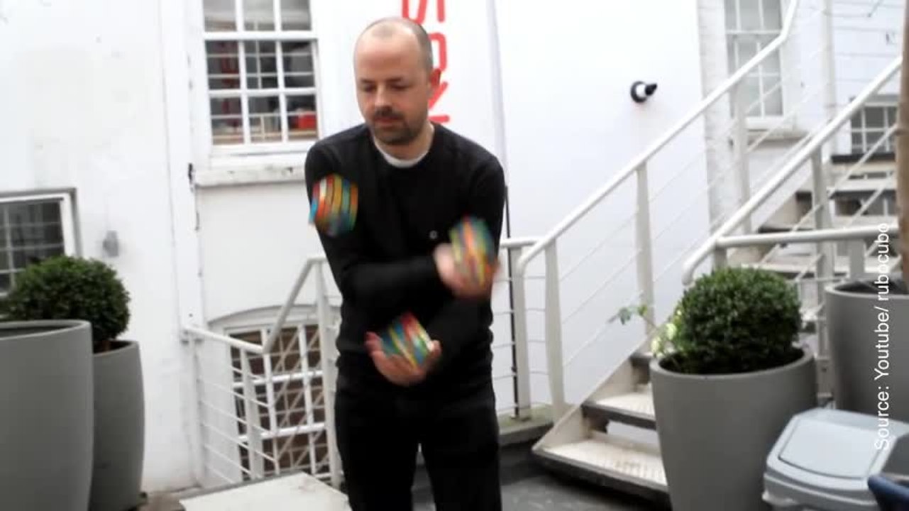 3 rubik’s cubes en 20 secondes c’est possible !