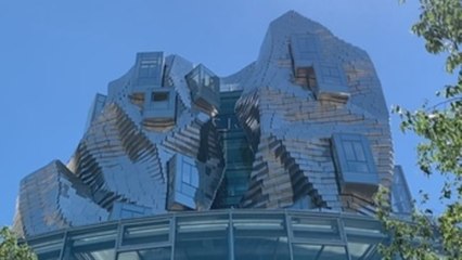 La nueva torre de Gehry brilla bajo el sol de Provenza