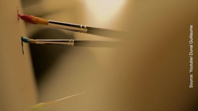 Ces femmes enceintes ont accroché des pinceaux sur leur ventre