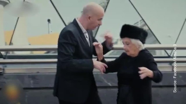 Cette vieille dame va vous impressionner !